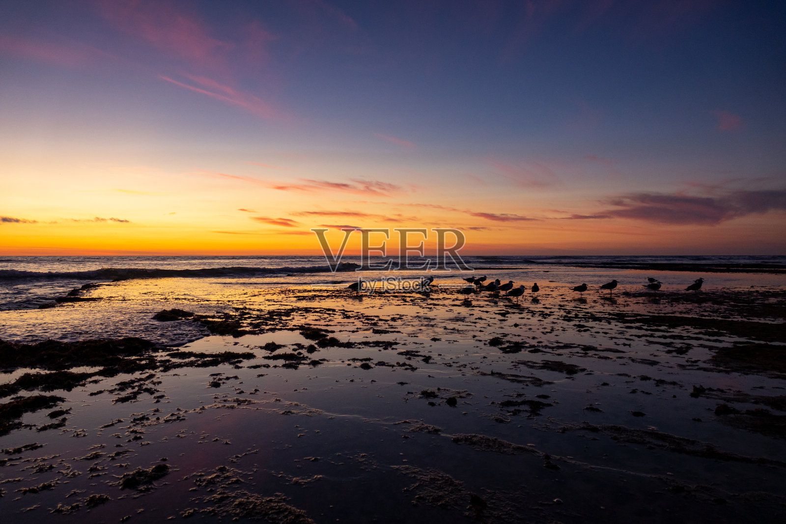 美丽的落日倒映照片摄影图片