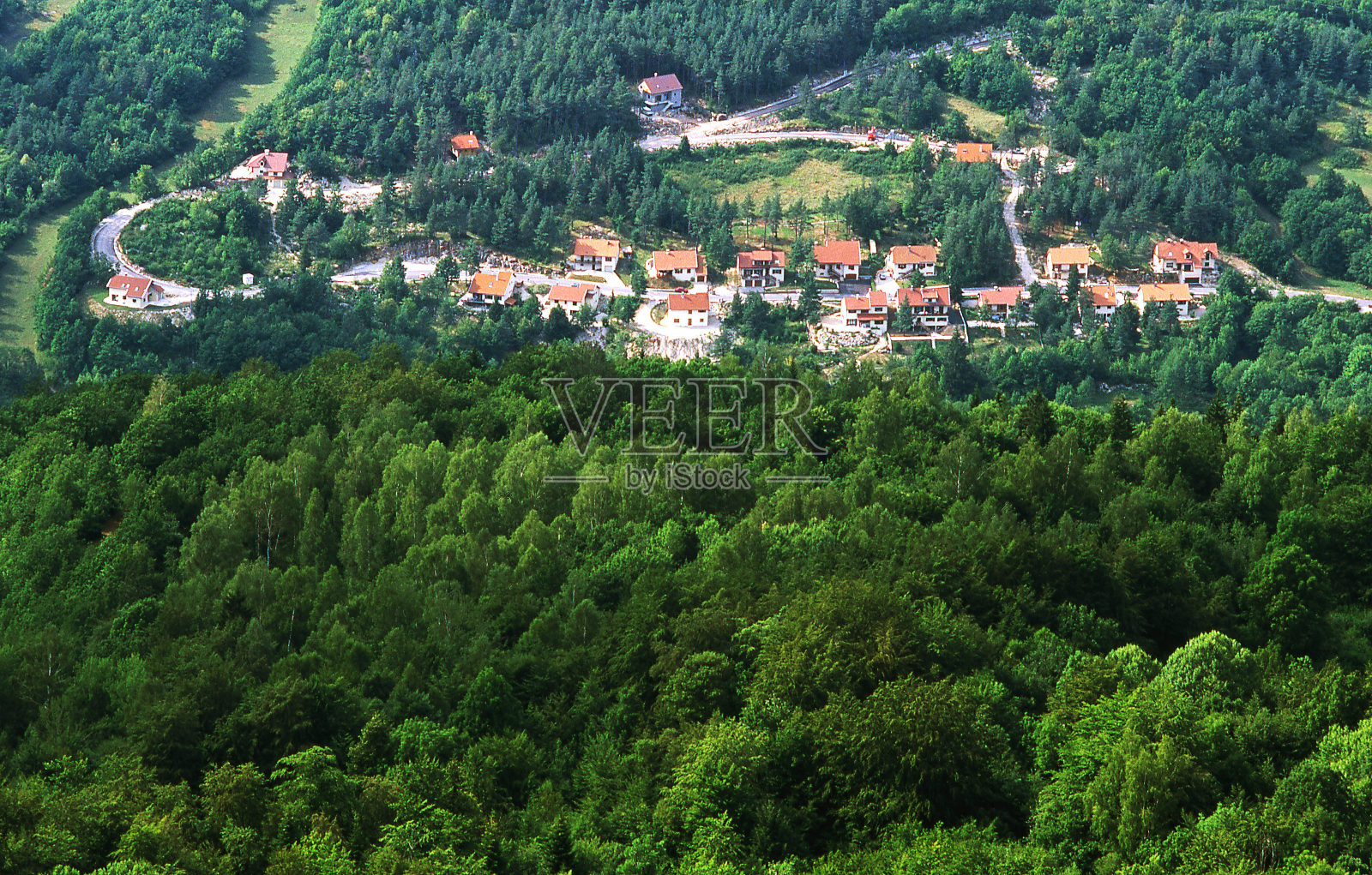 汝拉是法国东部Bourgogne-Franche-Comté的一个部门，以汝拉山脉命名照片摄影图片