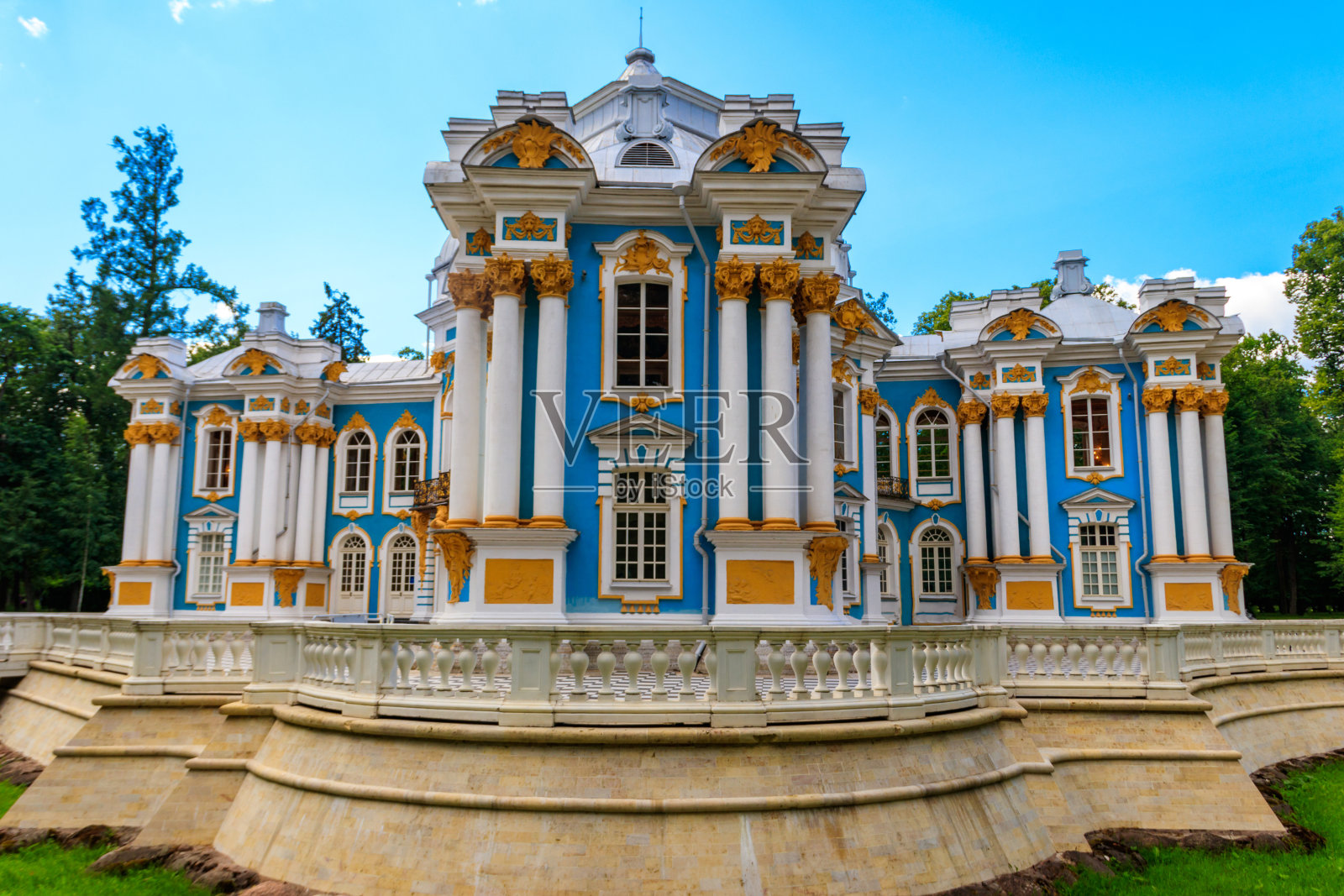 俄罗斯普希金Tsarskoe Selo凯瑟琳公园的隐士亭照片摄影图片