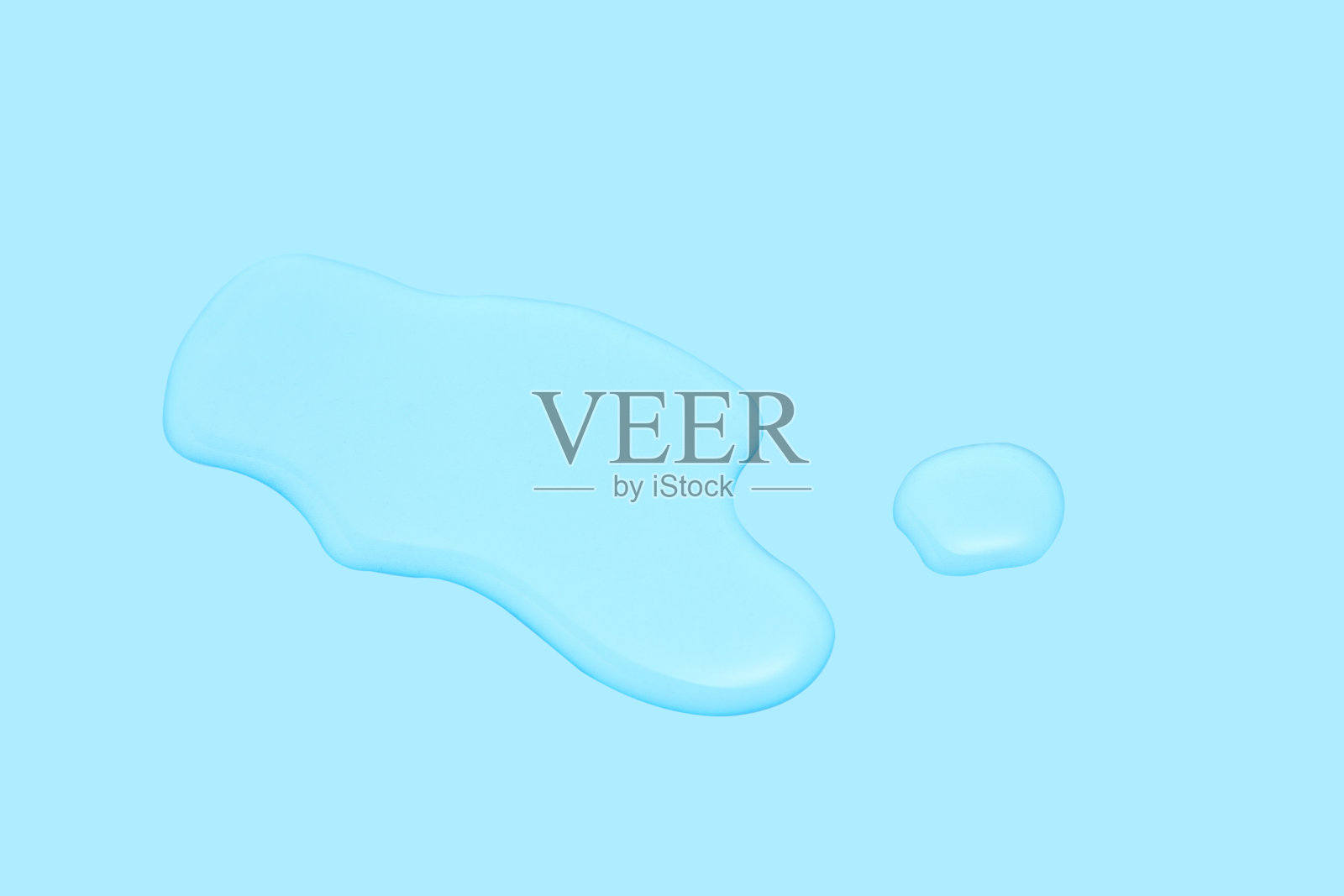 近距离的水滴在蓝色的背景照片摄影图片