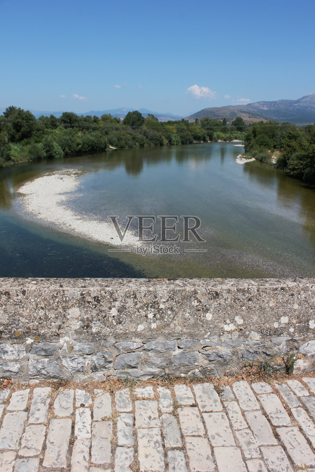 希腊伊庇鲁斯阿拉克索斯河上的阿尔塔桥照片摄影图片