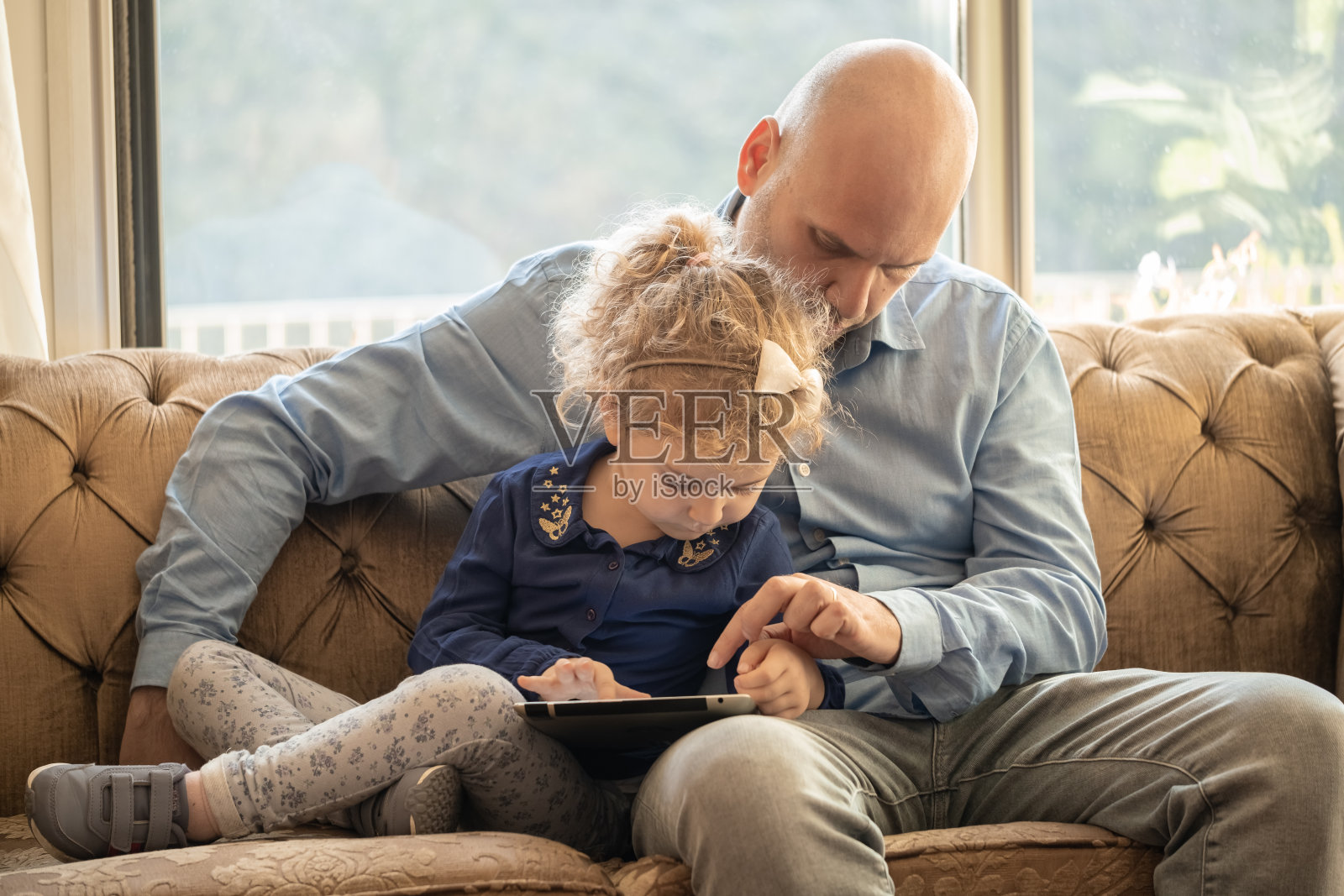 父亲和女儿照片摄影图片