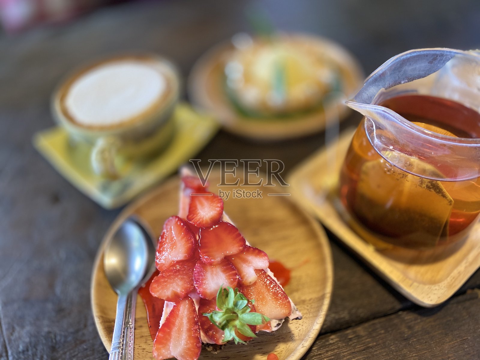 草莓蛋糕照片摄影图片