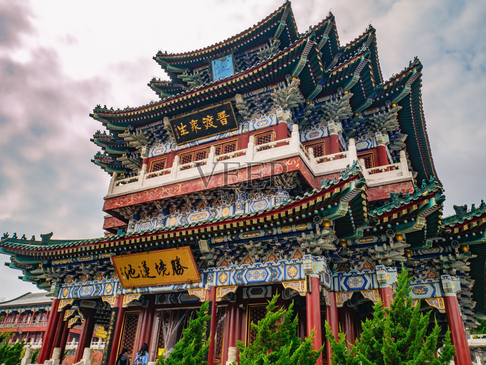 位于中国张家界天门山国家公园天门山的天门山古刹建筑照片摄影图片