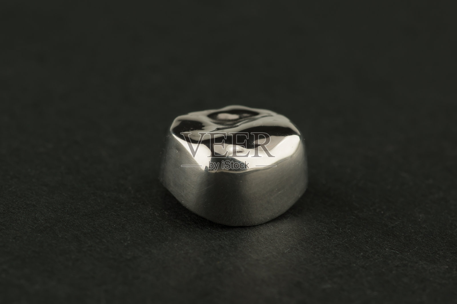 金属牙冠分离照片摄影图片