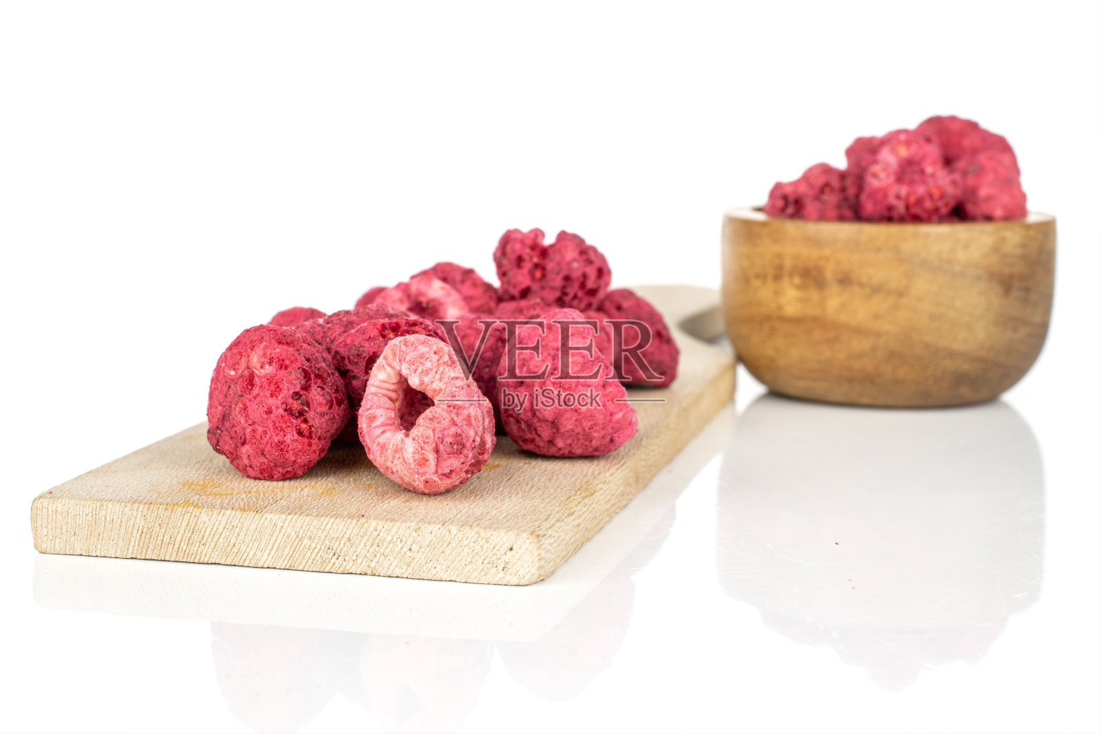 干红覆盆子孤立在白色上照片摄影图片