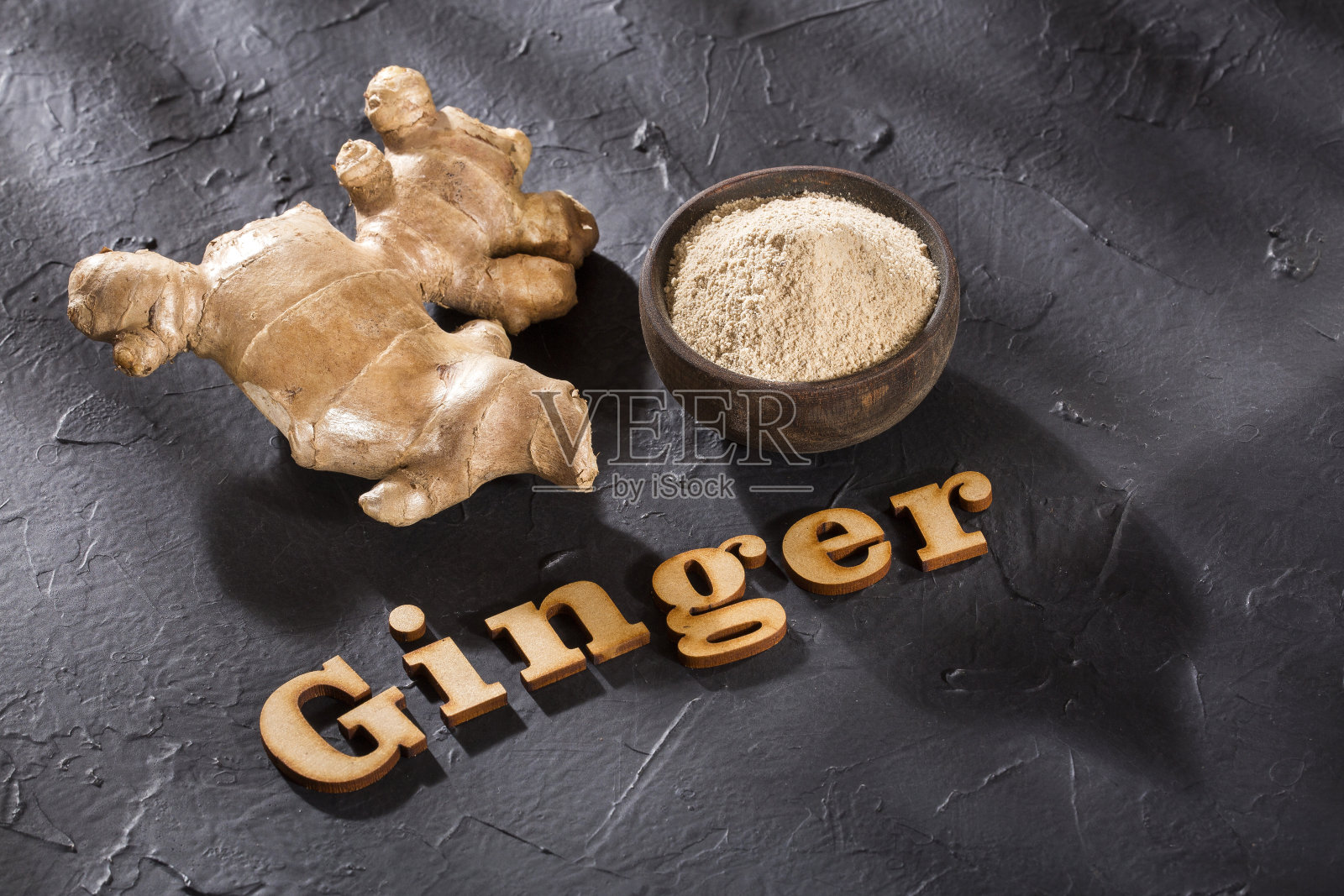 生姜根和生姜粉照片摄影图片