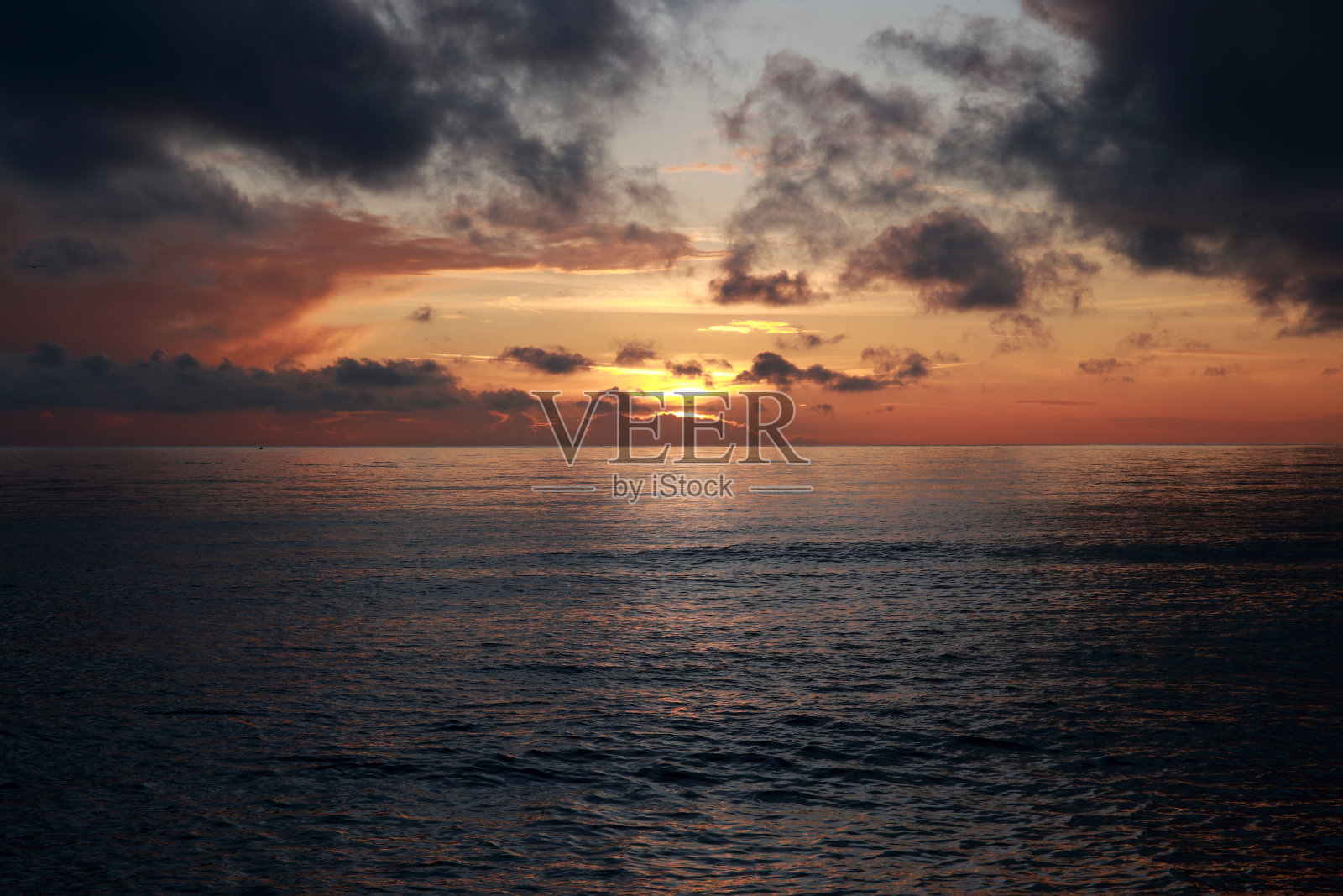 西湾多塞特英格兰侏罗纪海岸线日落后照片摄影图片