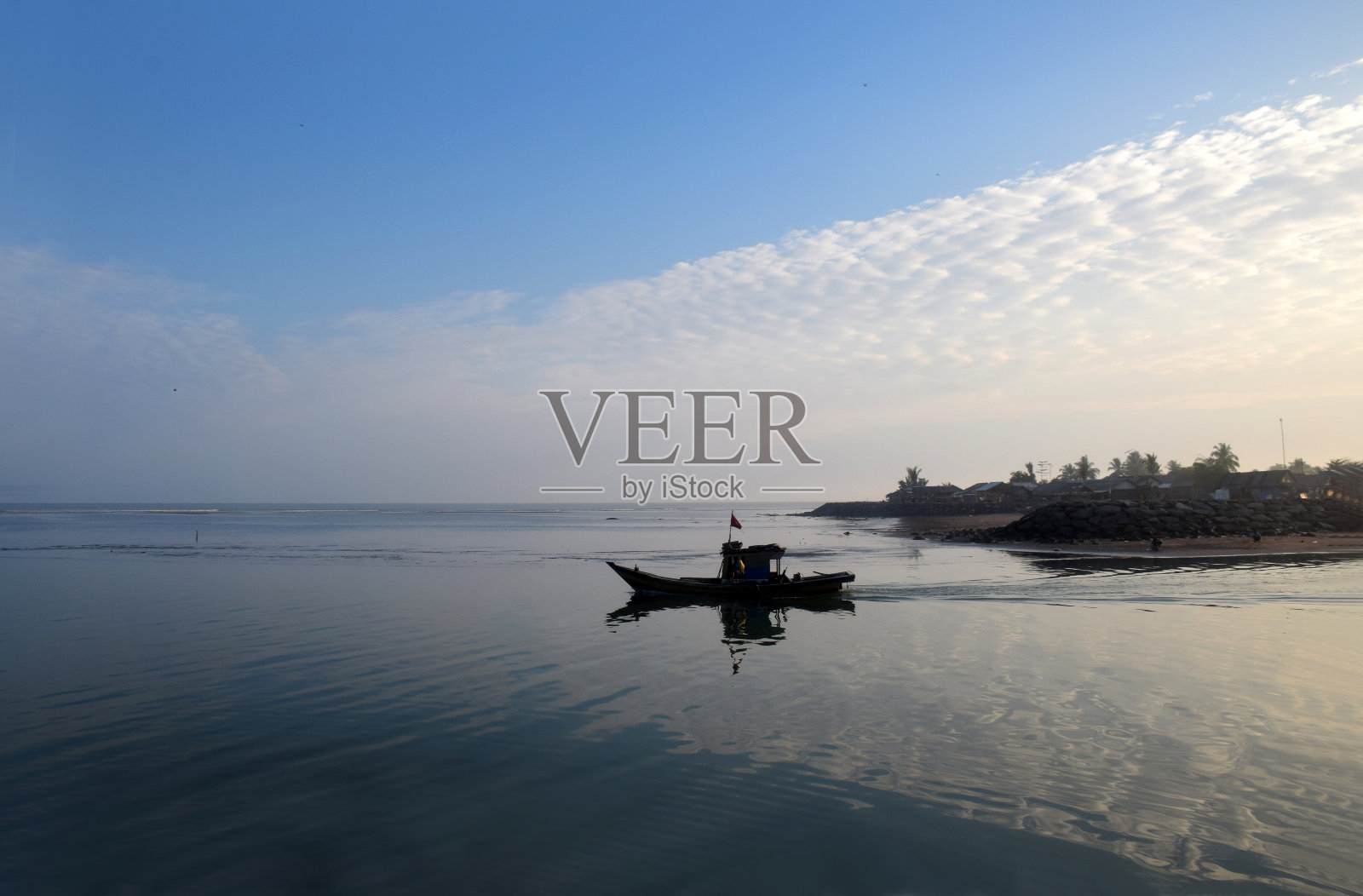 渔船的剪影照片摄影图片