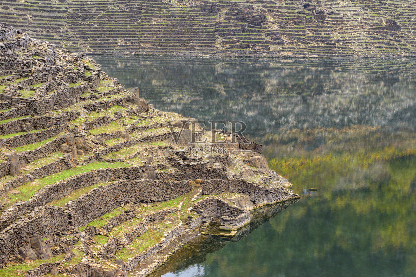 卡斯特罗·坎达斯，凯尔特和中世纪城镇的遗迹照片摄影图片