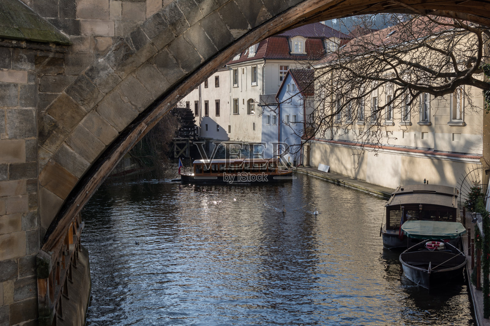 布拉格的魔鬼频道照片摄影图片