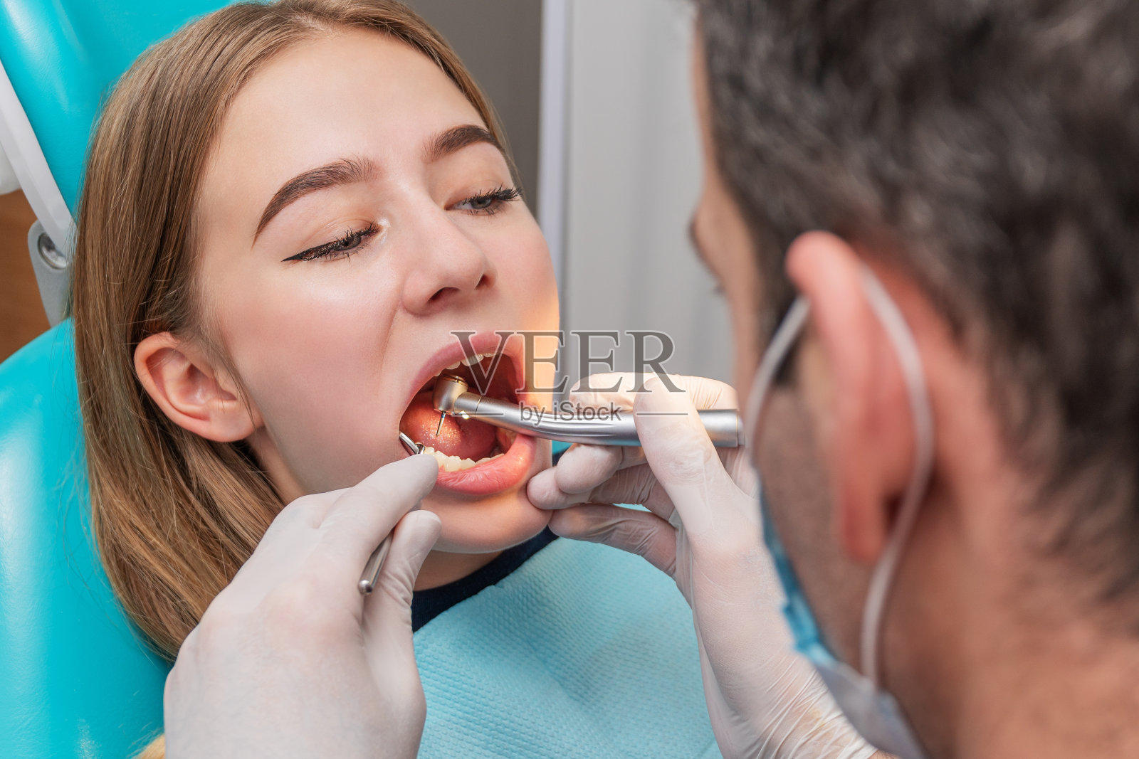 牙医钻牙照片摄影图片