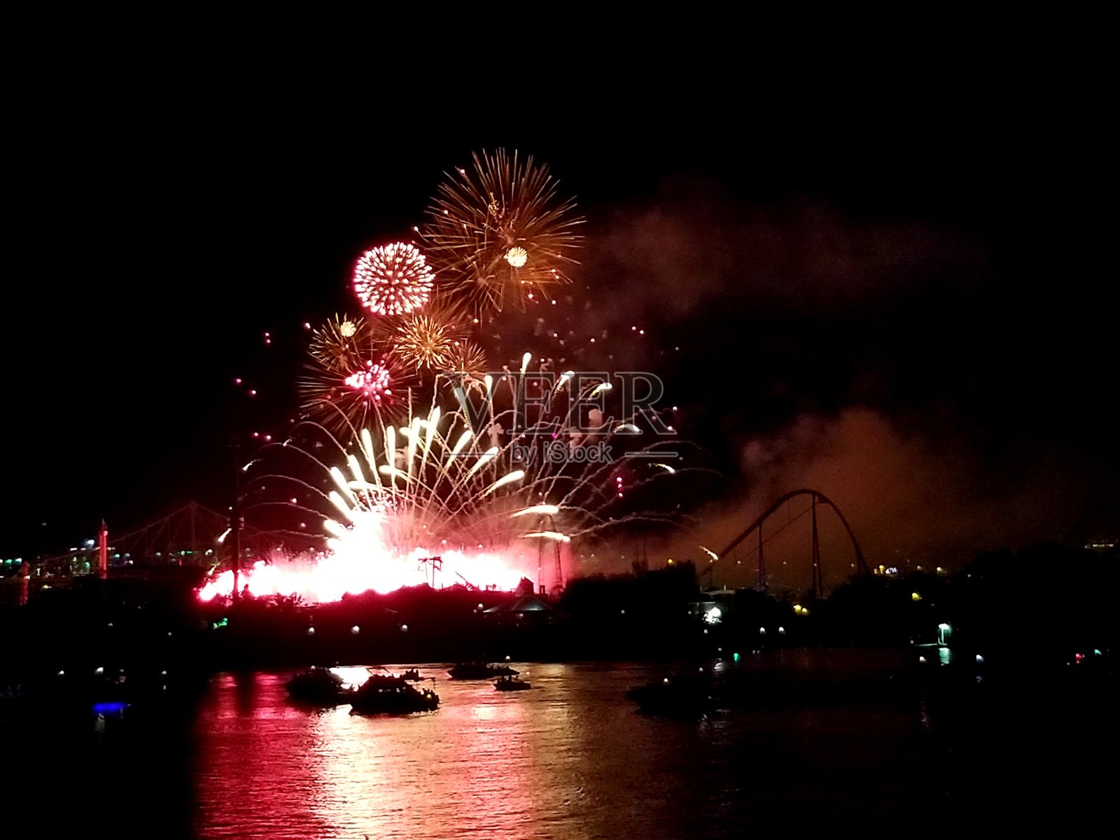 烟花下的蒙特利尔照片摄影图片