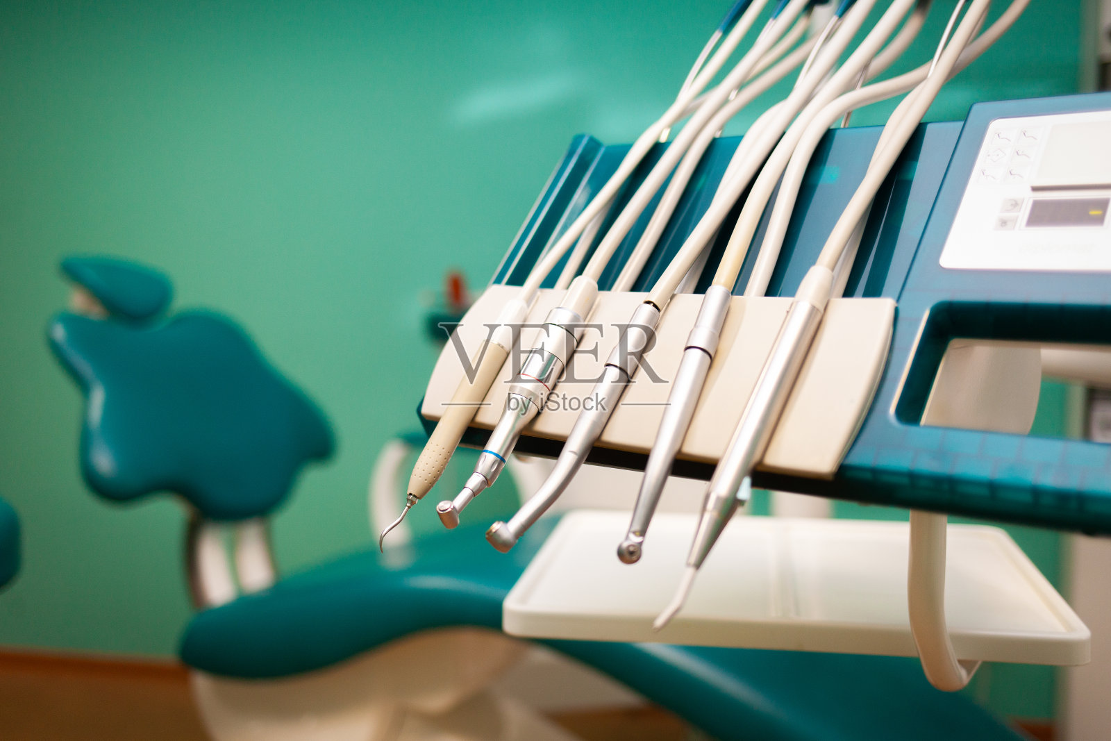 牙科诊所的牙科单位和许多牙科设备照片摄影图片