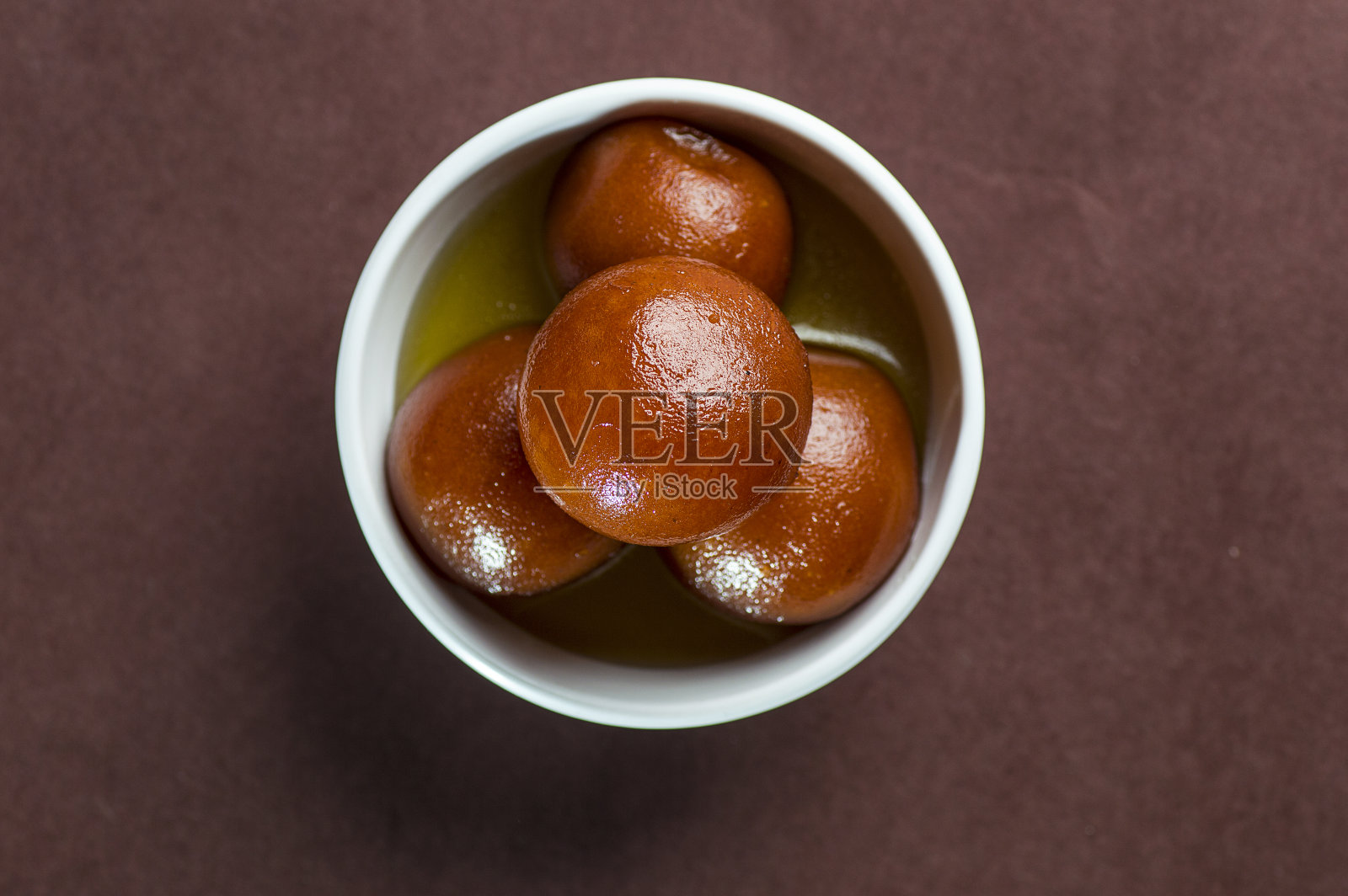 印度甜点或碗中的甜碟。照片摄影图片