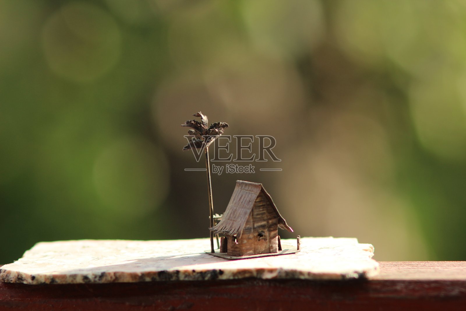 由金属制成的微型模型照片摄影图片