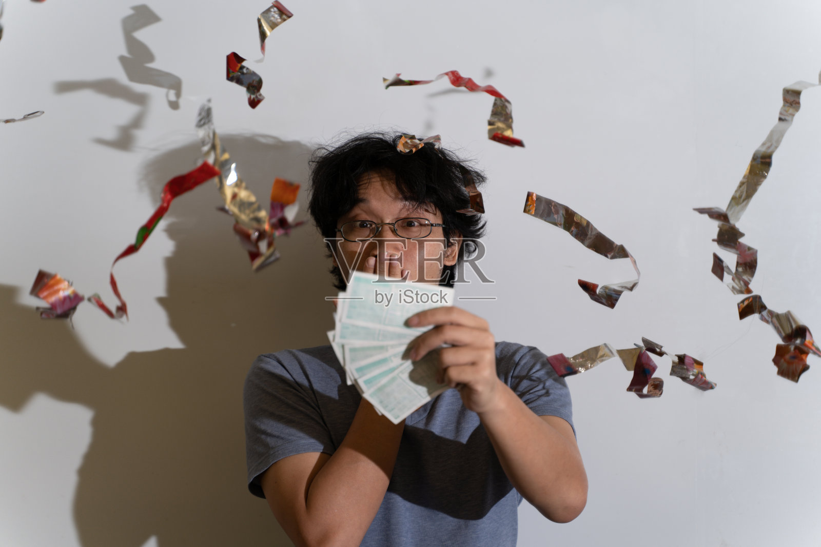 一个男人感觉自己是胜利者照片摄影图片