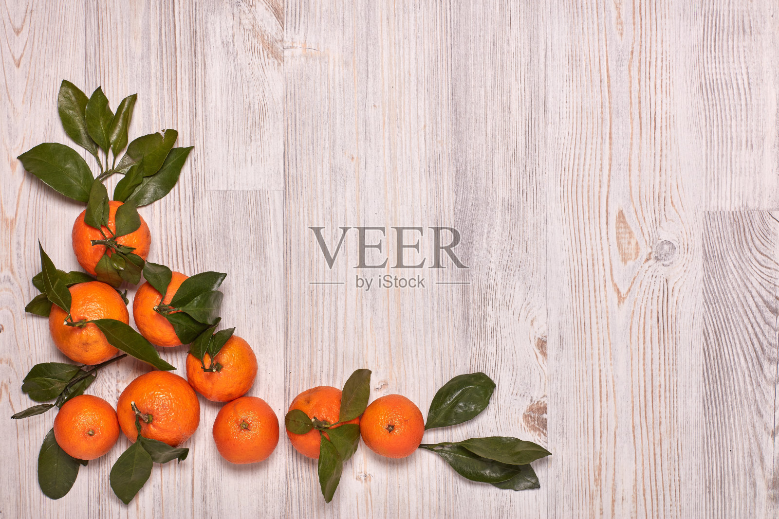 节日背景来自带有叶子的桔子照片摄影图片