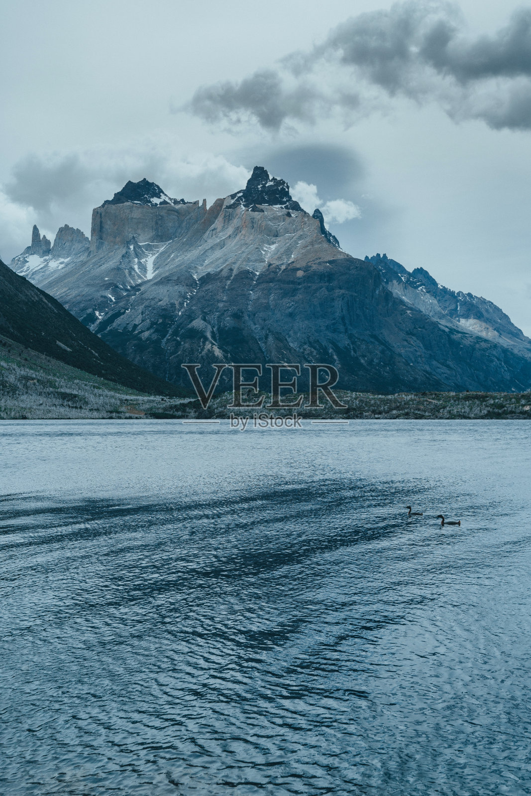 佩霍湖在托雷斯德尔潘恩国家公园照片摄影图片