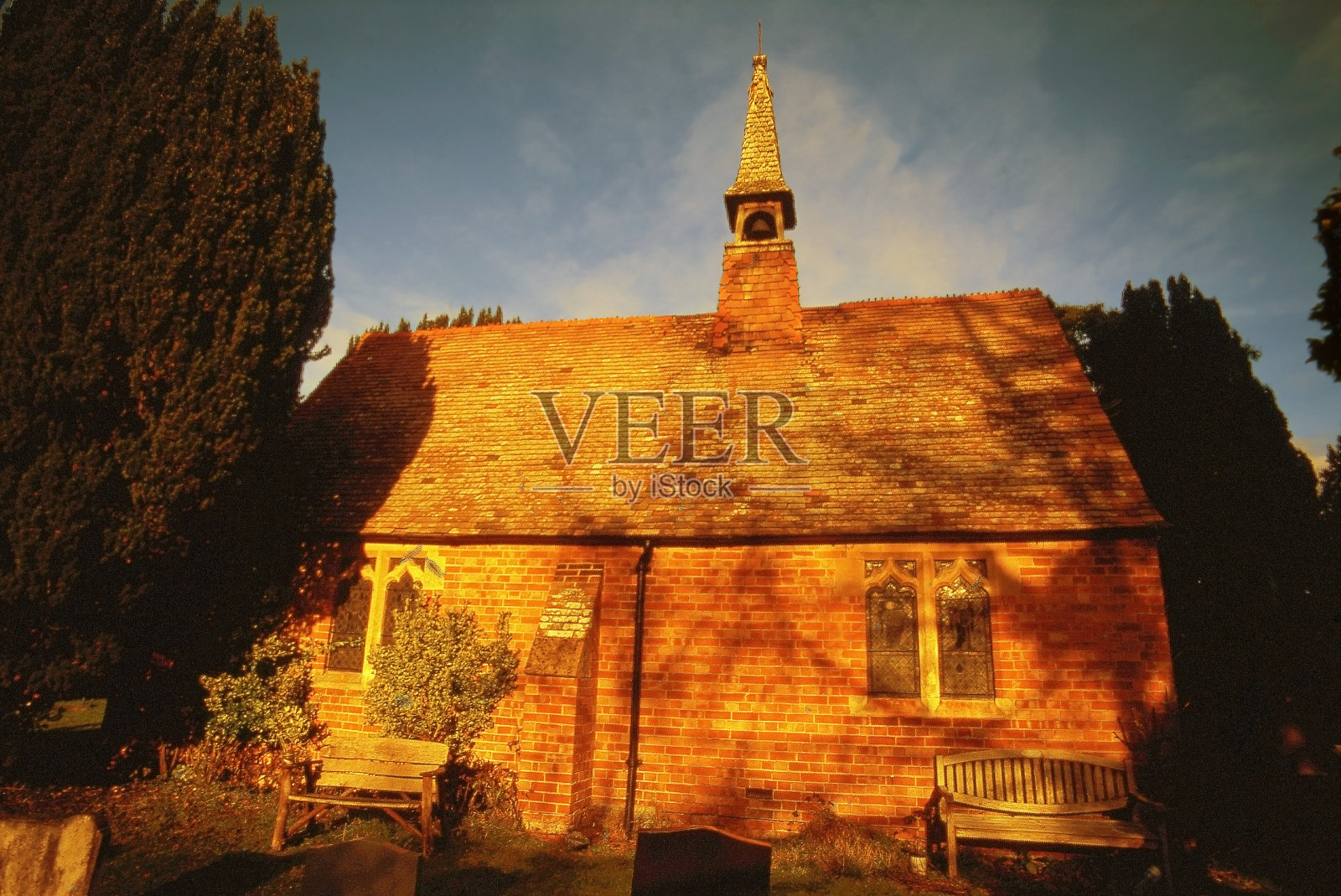 英国中部沃里克郡圣公会新教教堂木制瓦文-拍摄于电影照片摄影图片