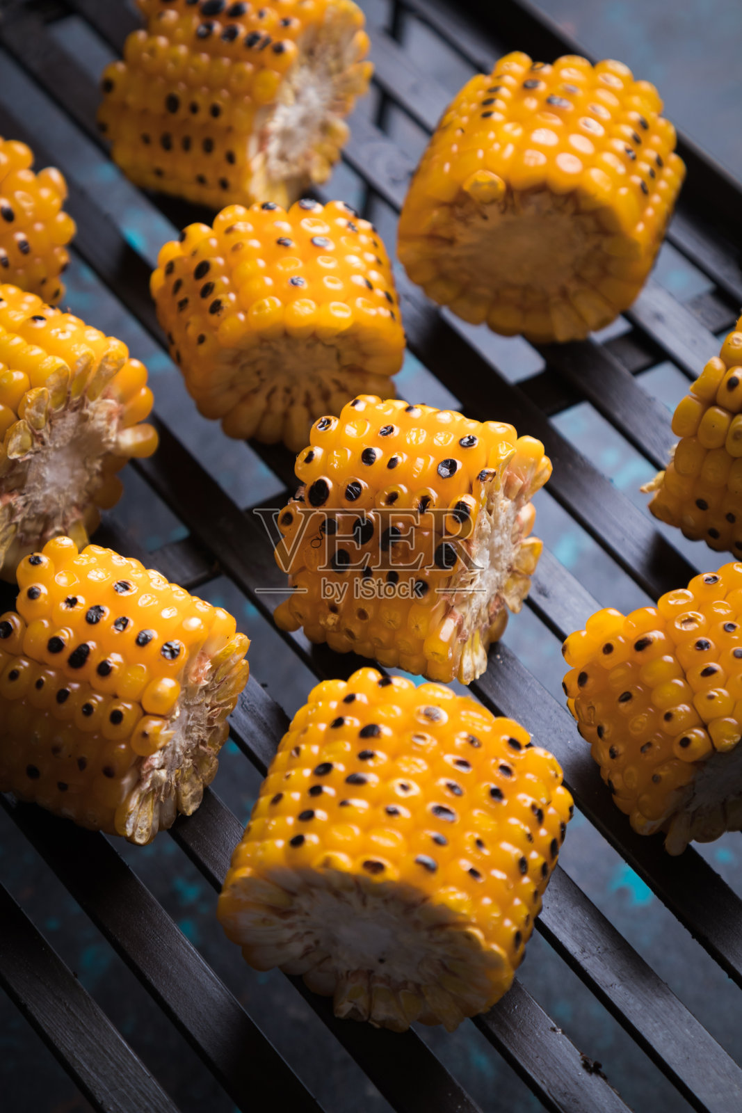 烤甜玉米片照片摄影图片