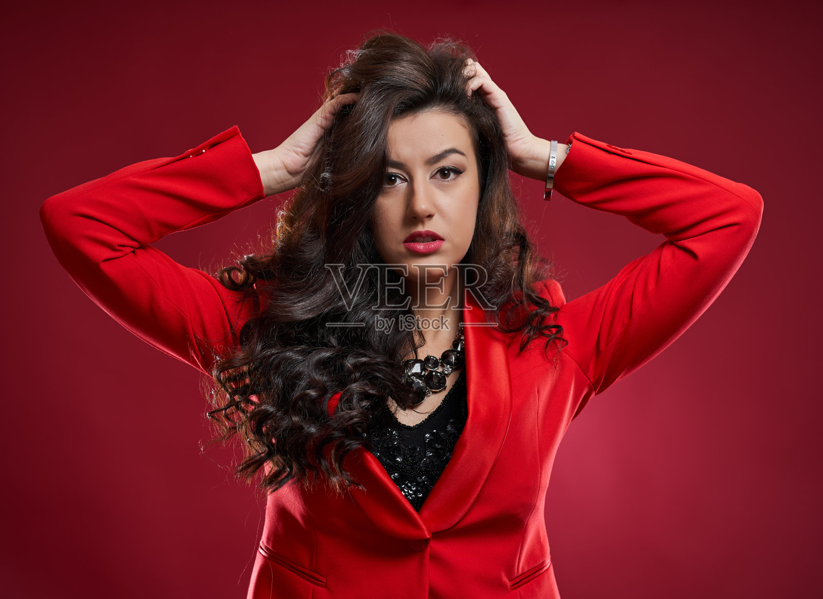 心烦意乱的年轻商人照片摄影图片