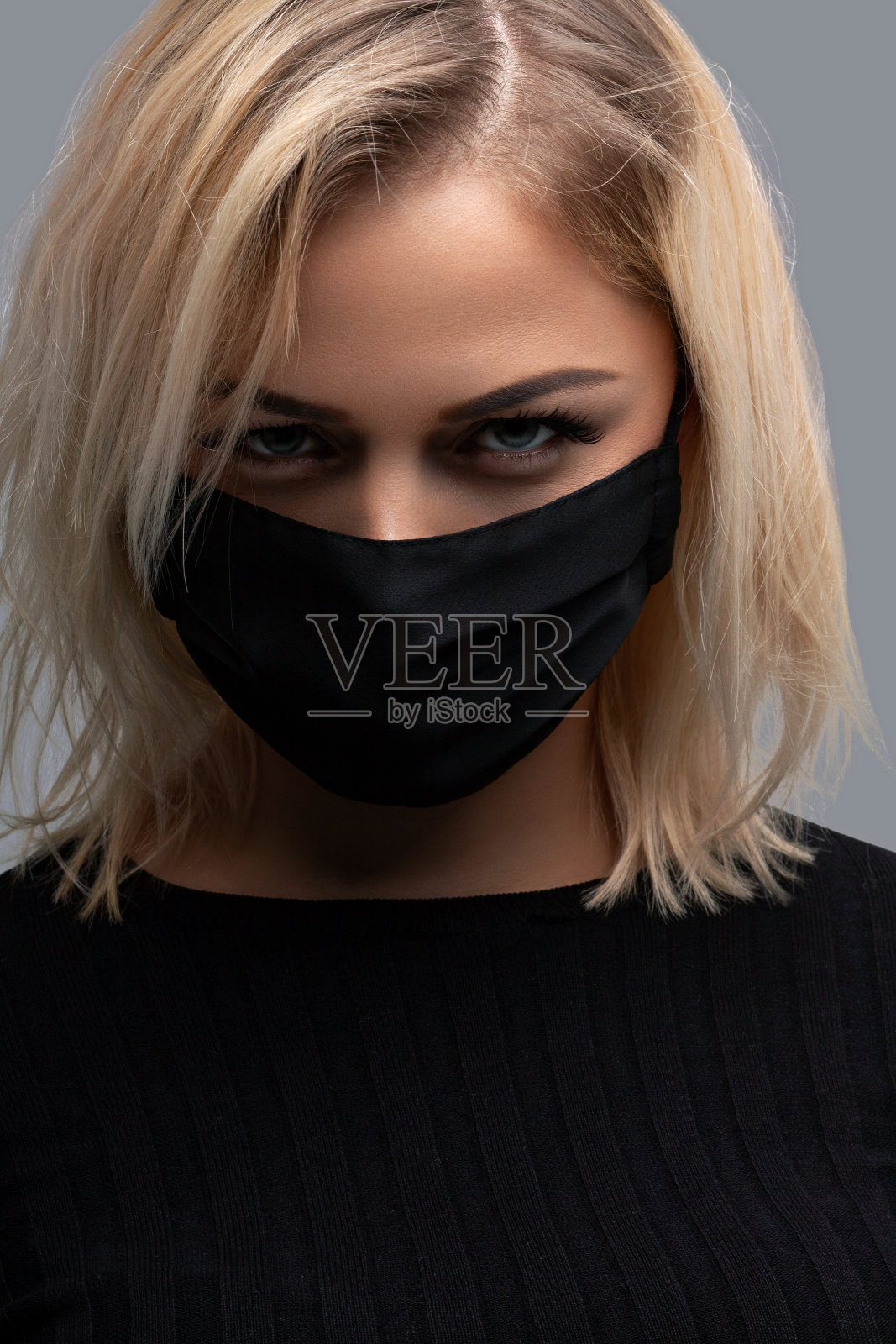 戴着黑色面罩的女人。空气污染的概念。照片摄影图片