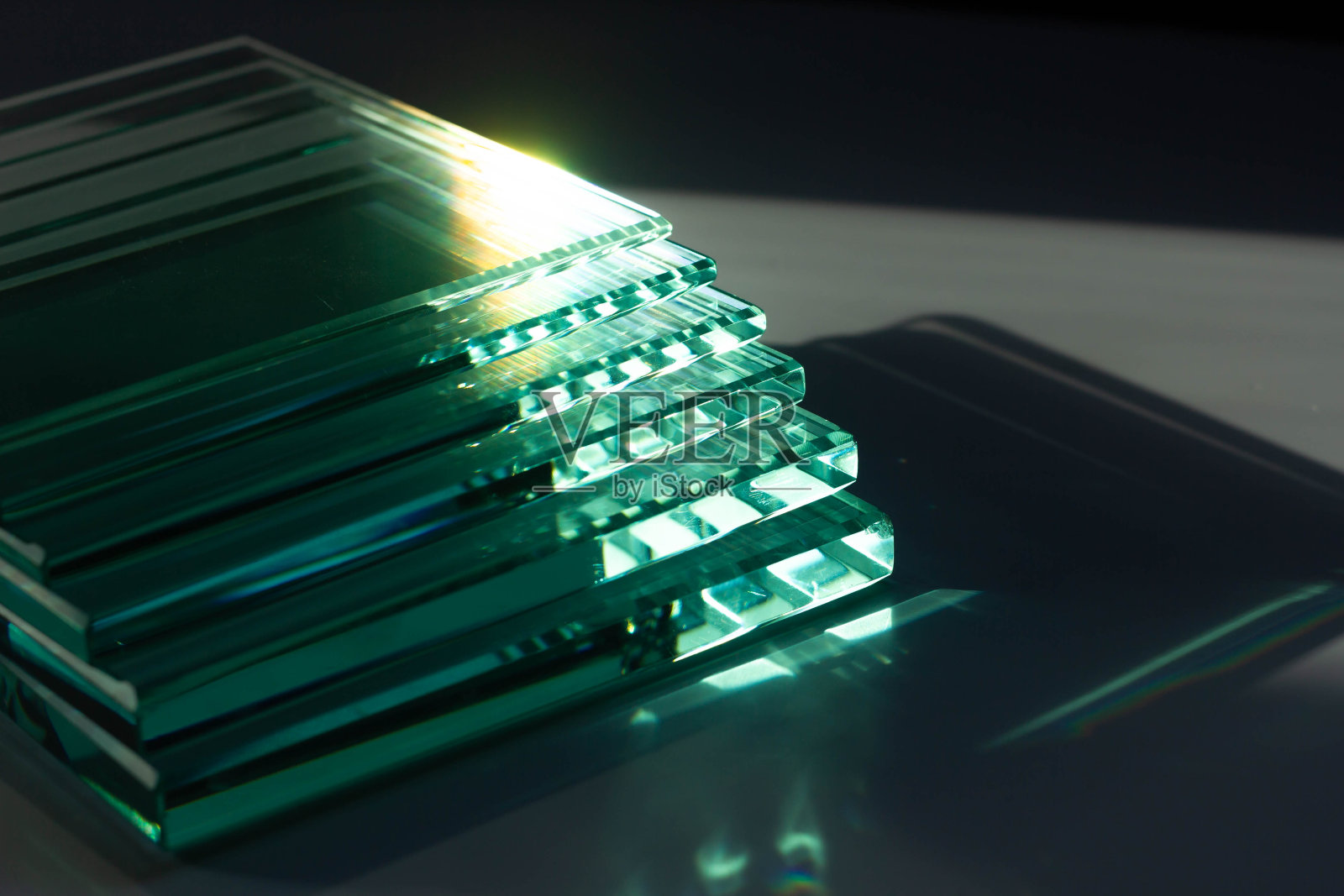 背景玻璃的倒影照片摄影图片