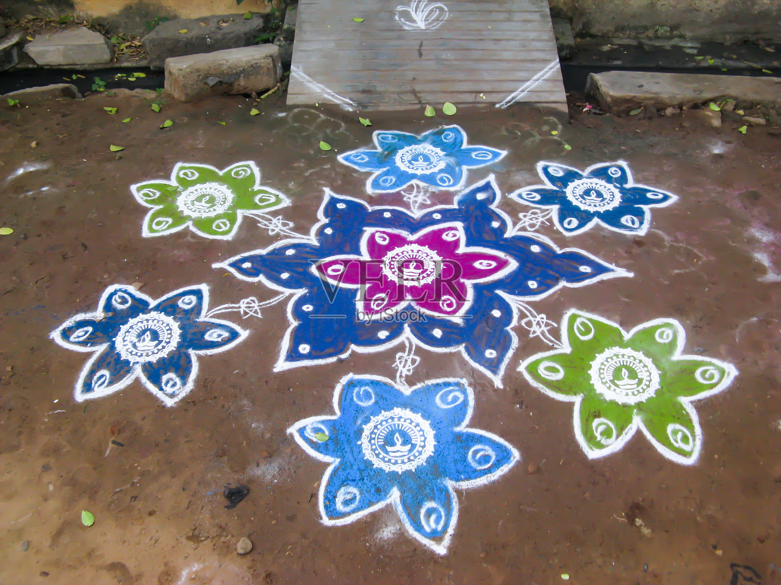 Rangoli。在前门周围祈祷。印度照片摄影图片