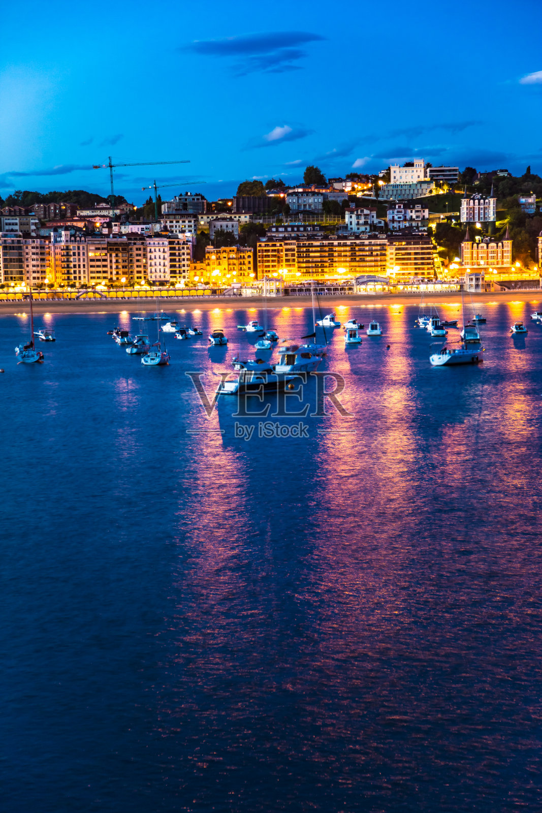 巴斯克郡多诺斯蒂亚圣塞巴斯蒂安的清晨照片摄影图片