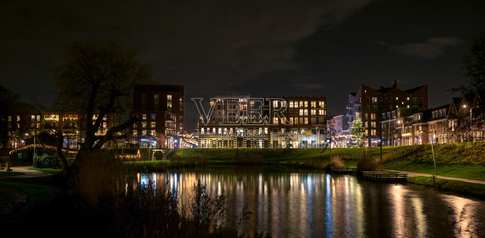 荷兰Waddinxveen的现代市中心照片摄影图片