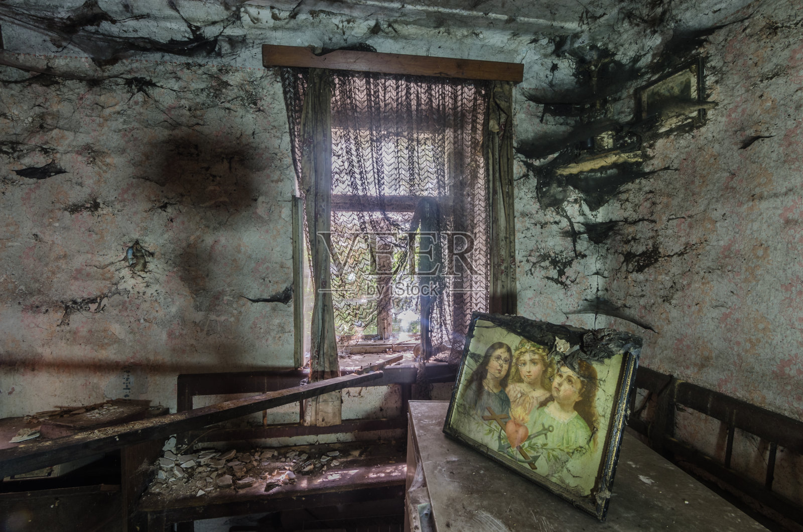 被烧毁的房间和图片照片摄影图片