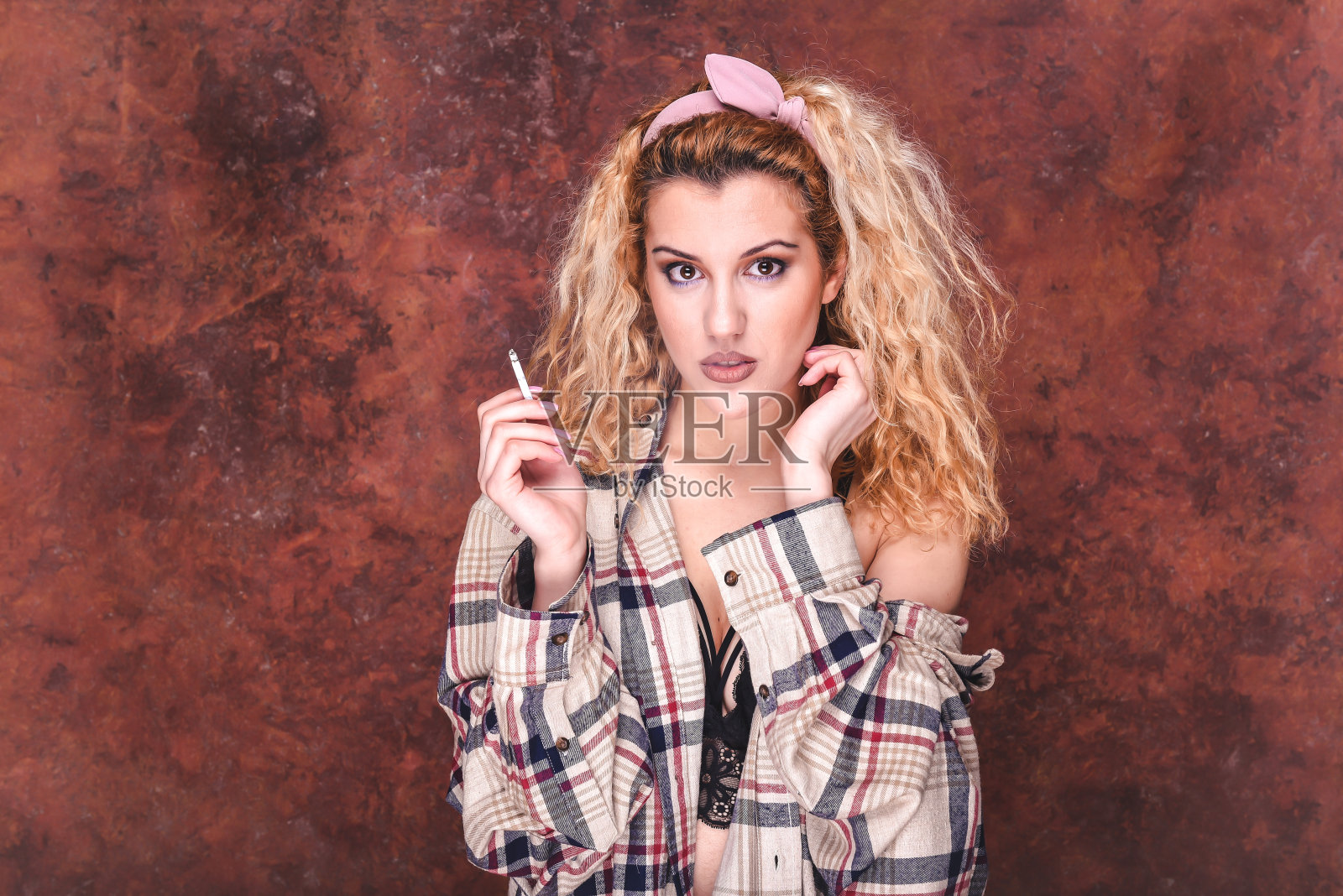 一个美丽女孩的肖像照片摄影图片