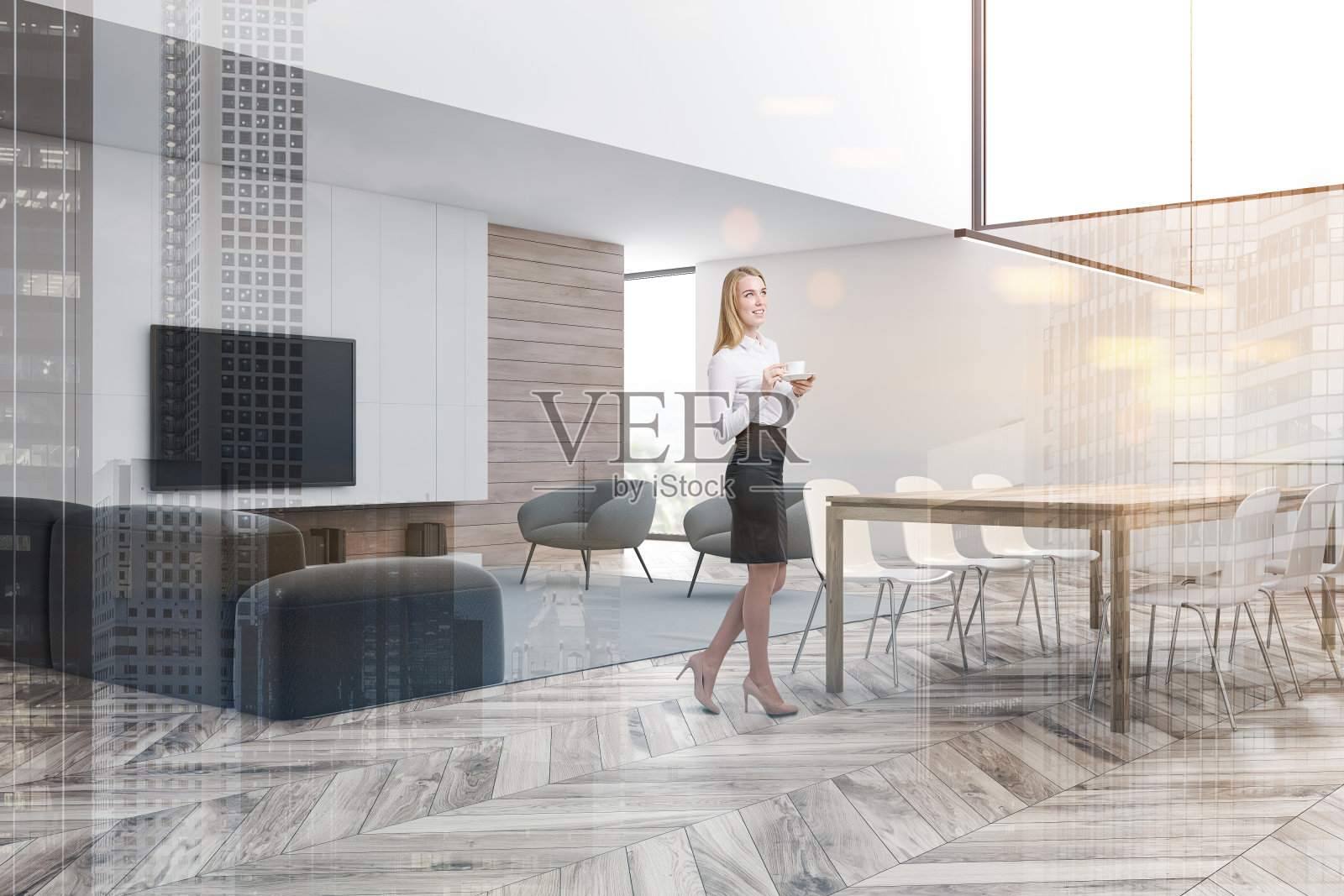 那个在白色客厅角落里看电视的女人照片摄影图片