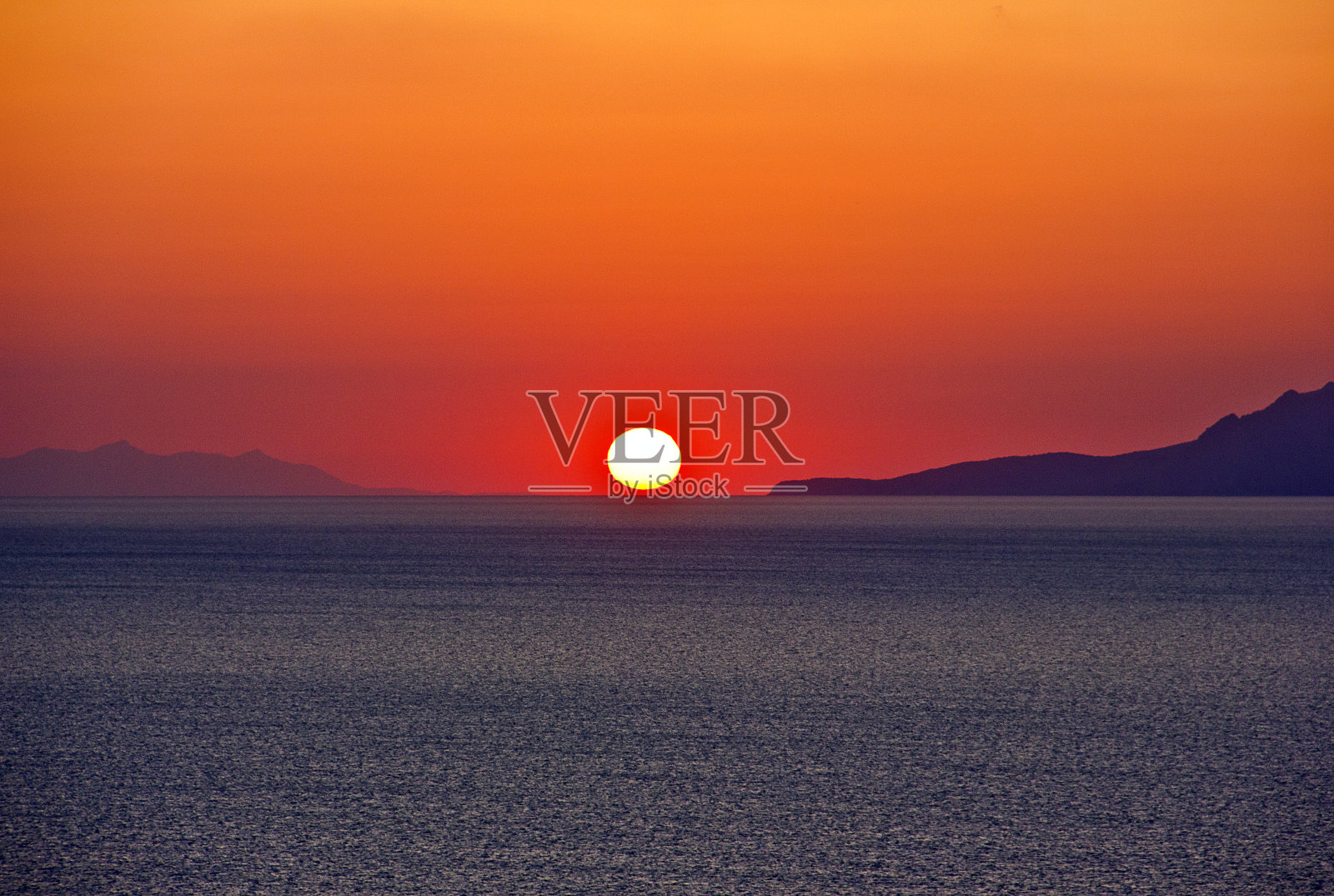 爱琴海土耳其，萨摩亚色雷斯岛从Gökçeada (Imroz)萨摩亚色雷斯照片摄影图片