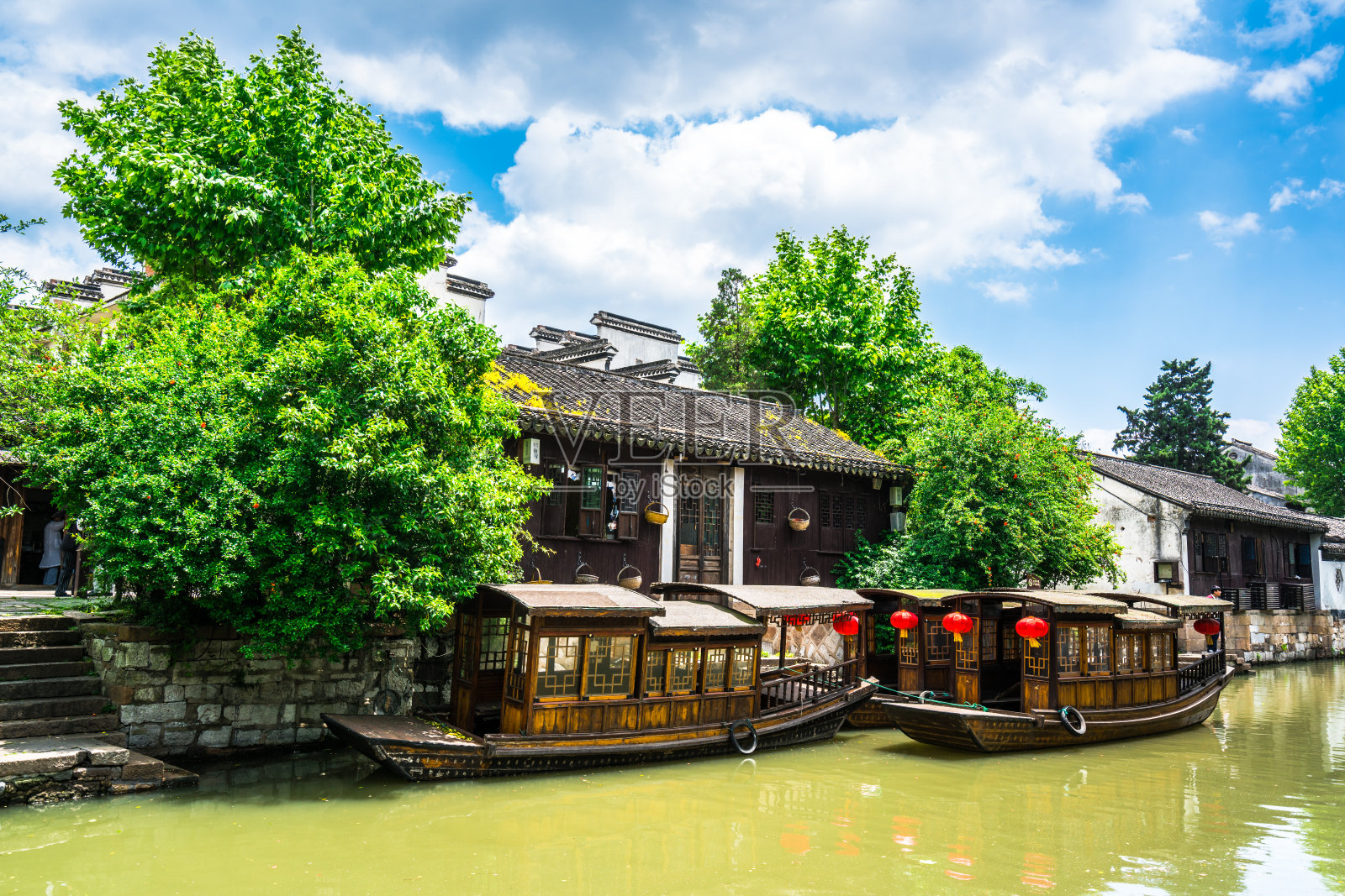 中国南浔旧城河边的中国建筑照片摄影图片