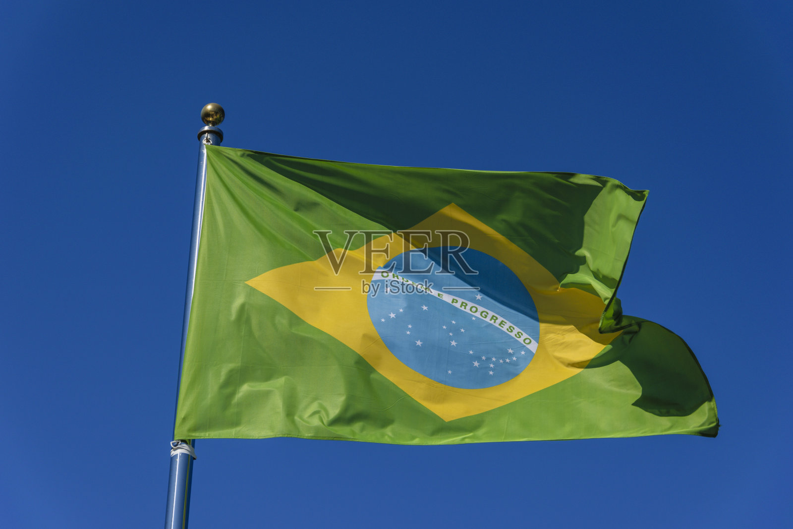 蓝色背景的巴西国旗照片摄影图片