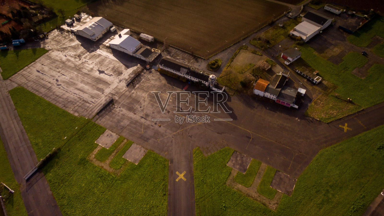 旧的美国陆军海德堡机场的空中视图照片摄影图片
