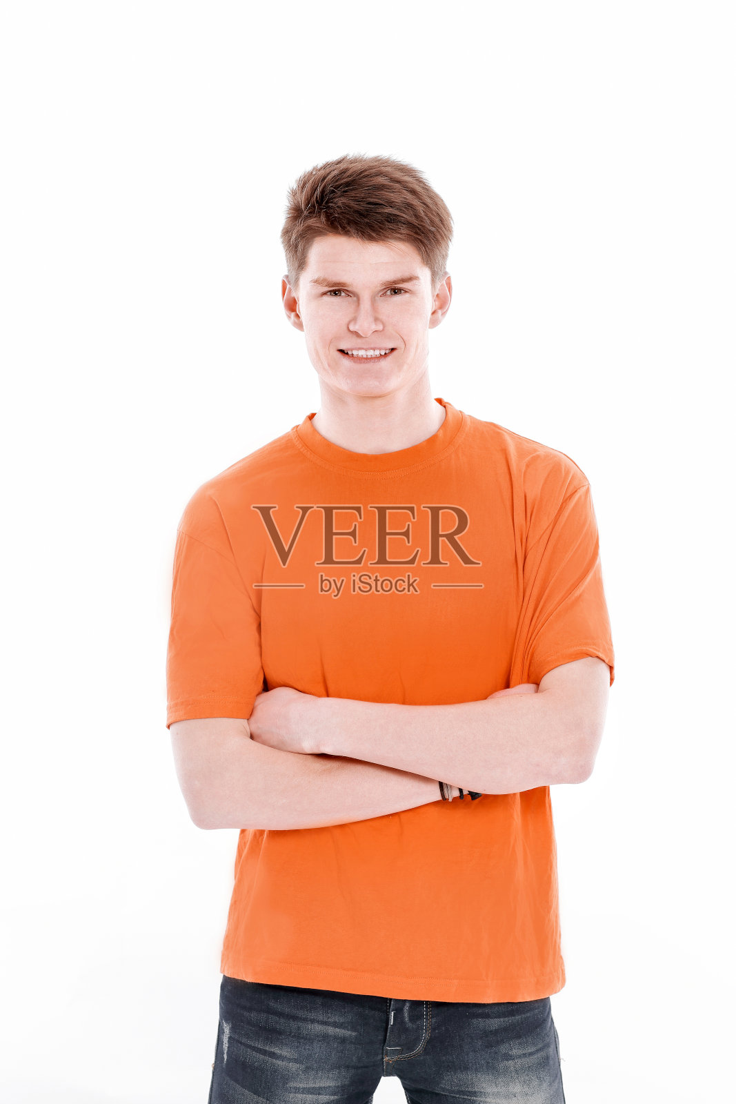 穿着橙色衬衫微笑的现代人照片摄影图片