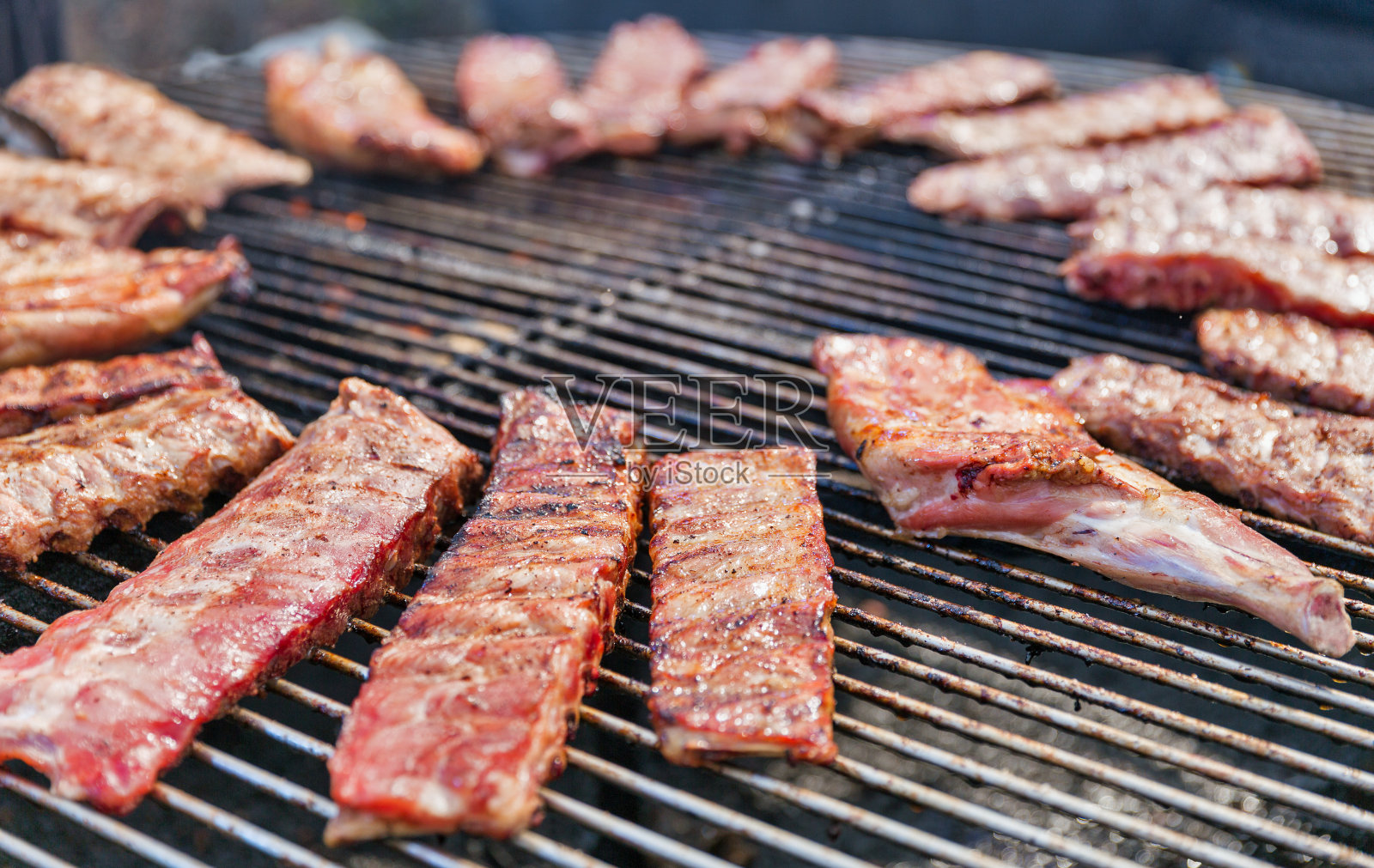 户外烧烤肋骨特写照片摄影图片