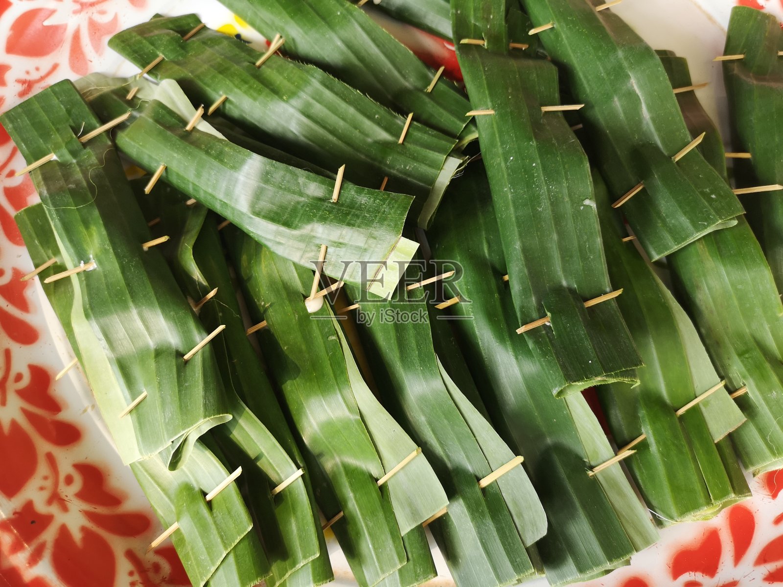 一种泰国甜品，用面粉、椰子和糖制成的甜肉照片摄影图片