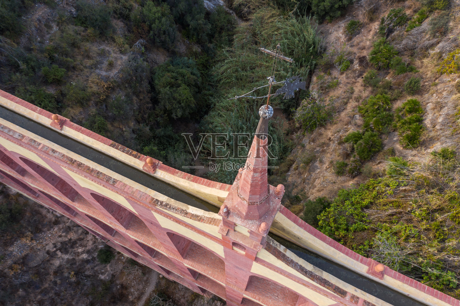 西班牙红砖渡槽鸟瞰图照片摄影图片