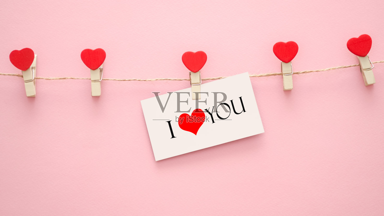 情人节的概念。上面写着“我爱你”。粉红色的背景照片摄影图片