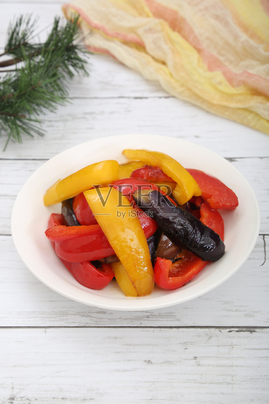 红辣椒茄子炒照片摄影图片