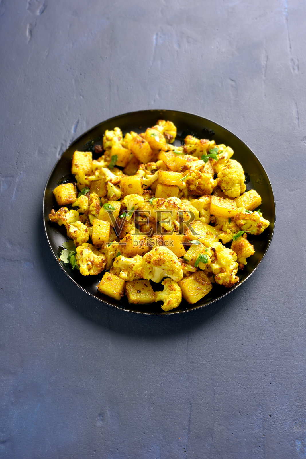 土豆炒花椰菜照片摄影图片