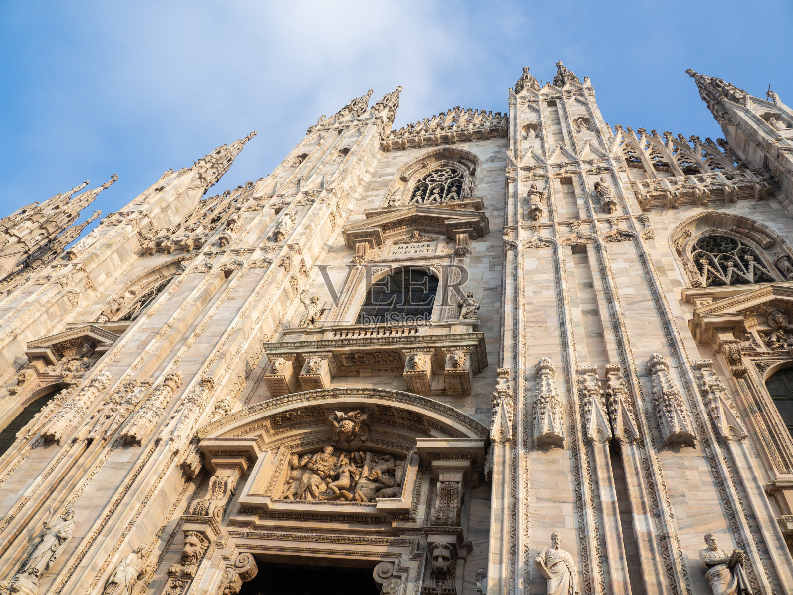 米兰,意大利。米兰著名的大教堂圆顶的正面。在意大利的大教堂。这座教堂是该城的主要标志照片摄影图片