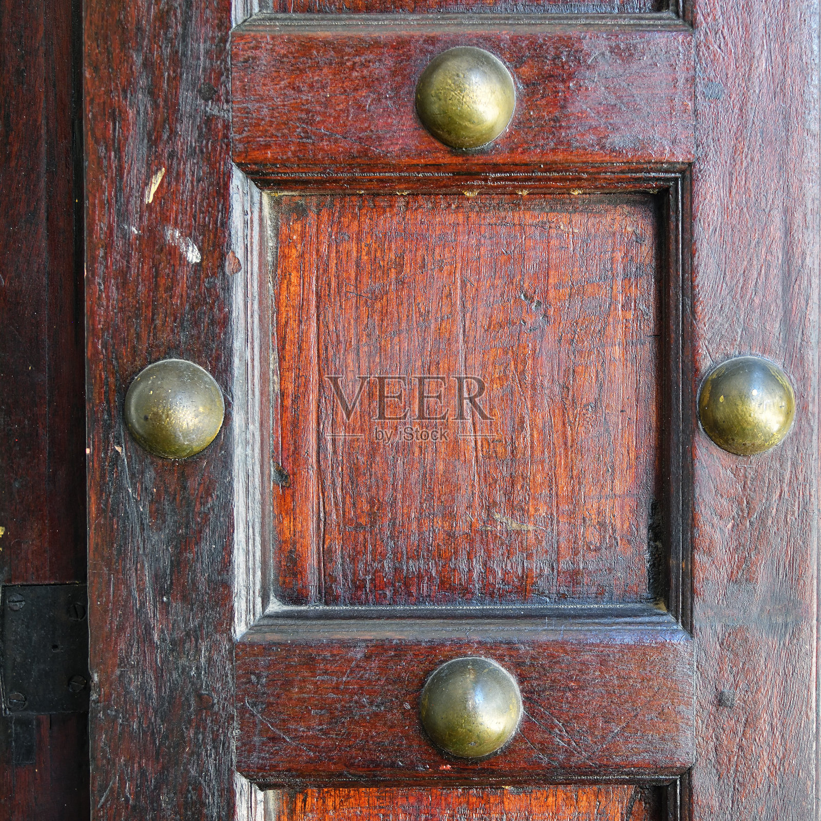 非洲坦桑尼亚桑给巴尔石城的传统木雕门照片摄影图片