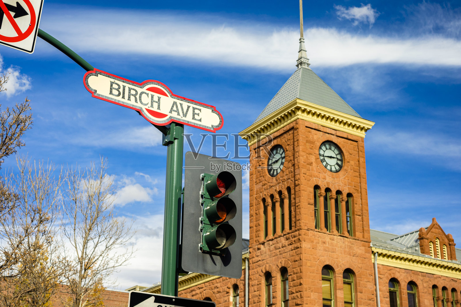 桦树大道旗杆照片摄影图片