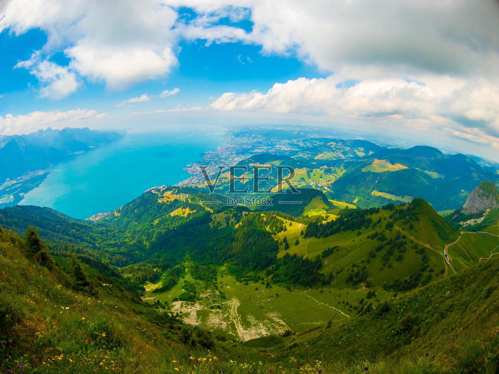 在Rochers-de-Naye，瑞士的夏季自然景观照片摄影图片