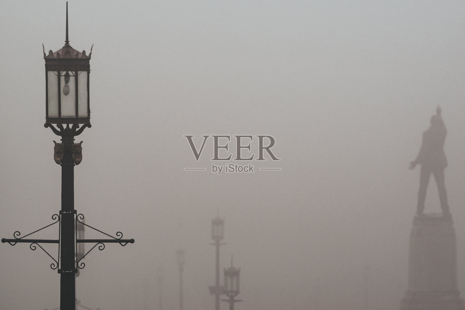 斯托蒙特议会大厦庭院里的华丽灯柱照片摄影图片